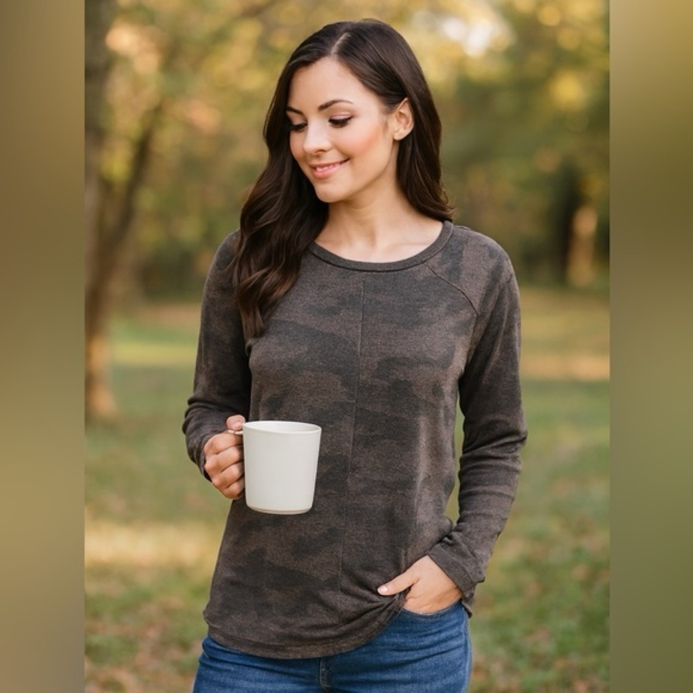 American Eagle camo long sleeve top